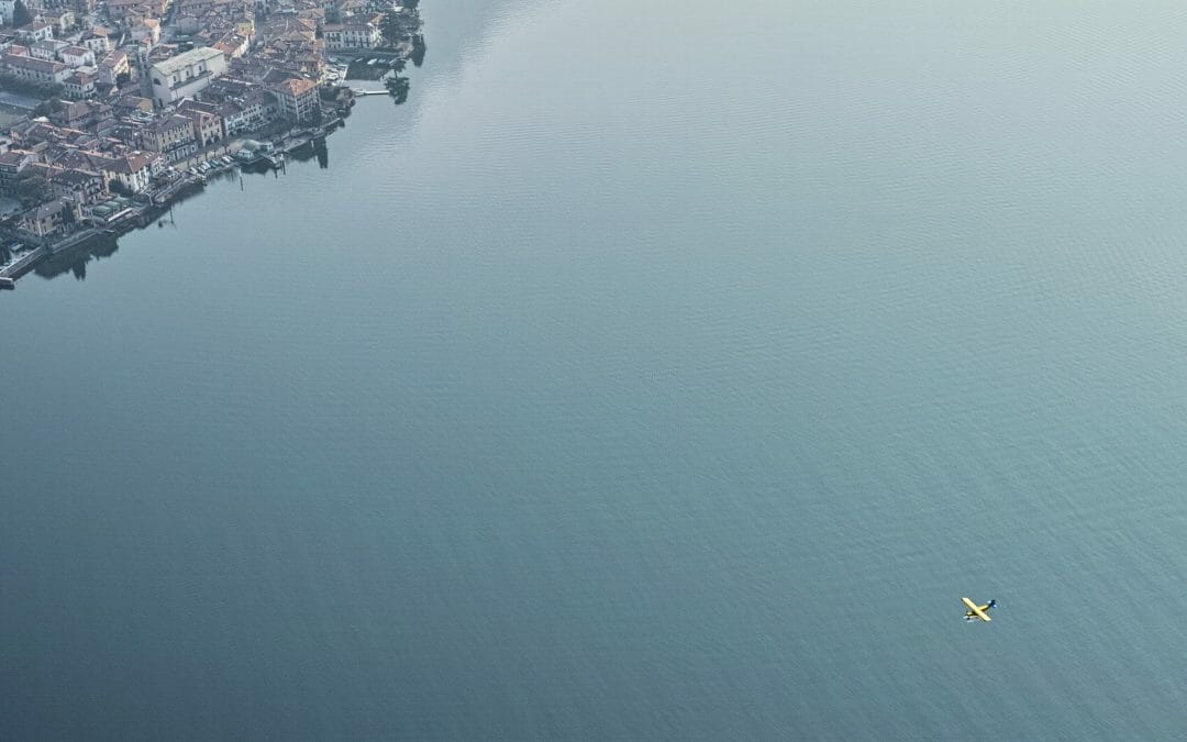 Giro in aereo sul lago di Como